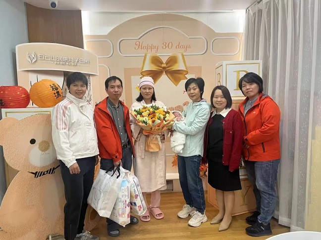 星群工會(huì)慰問“三胎”職工家庭，傳遞溫暖關(guān)懷