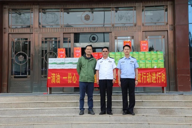 情系一線護(hù)平安！白云山星群聯(lián)合青海省醫(yī)藥公司向海西州公安局捐贈(zèng)愛(ài)心物資一批